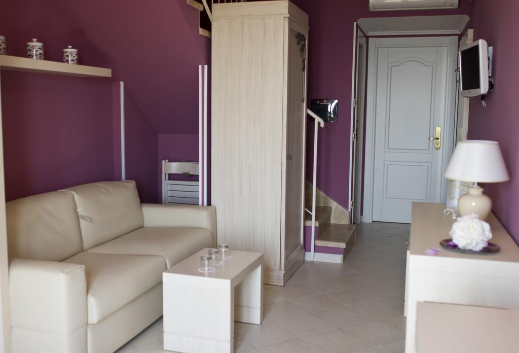 Aparthotel Palazzo Reginella Bovalino Marina Habitación foto